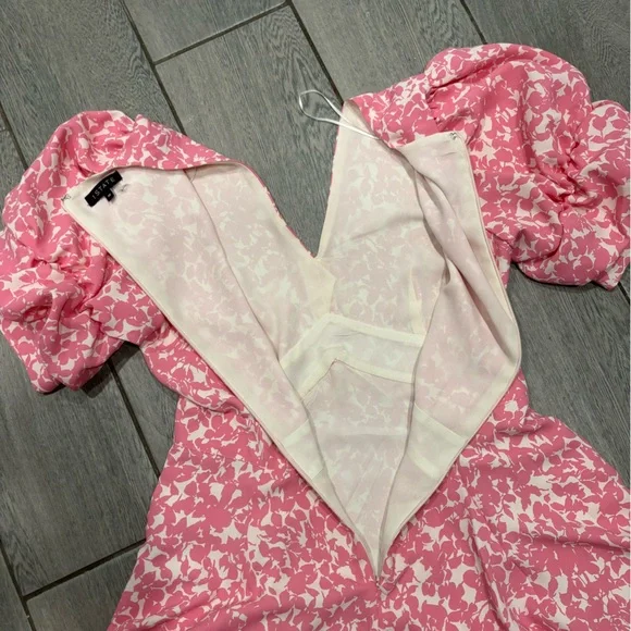 1. State Tiered Bubble Sleeve Dress in Pink & White with Pockets Size Medium - Picture 12 of 12